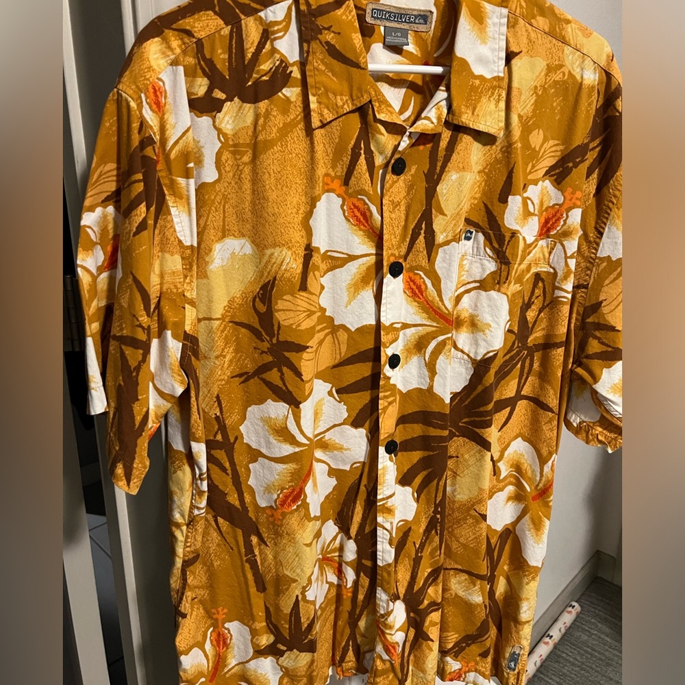 Quicksilver Hawaiian Style Short Sleeve Shirt